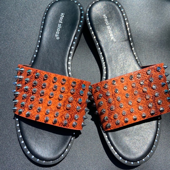 Ideal Shoes- Spiked slip-on slide sandals - Orange - Picture 2 of 4
